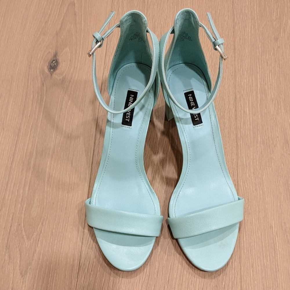 Light teal heels - Picture 9 of 9